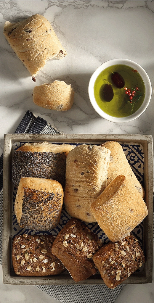 COVER KAISER ROLLS HOTEL
